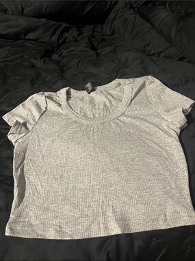 SHEIN Gray Ribbed Short Sleeve Crop Top
